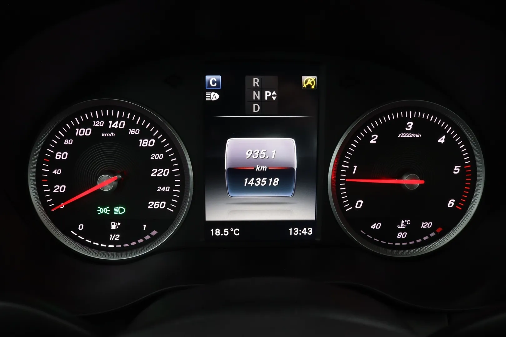 Mercedes-Benz C YJL-733 carousel image