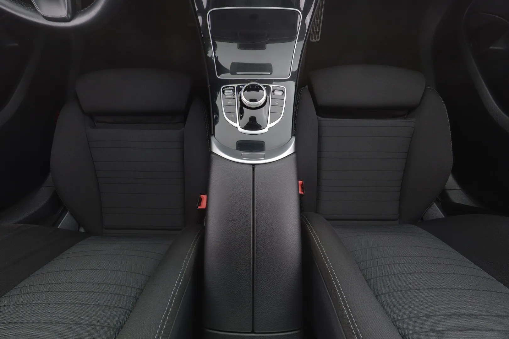 Mercedes-Benz C YJL-733 carousel image