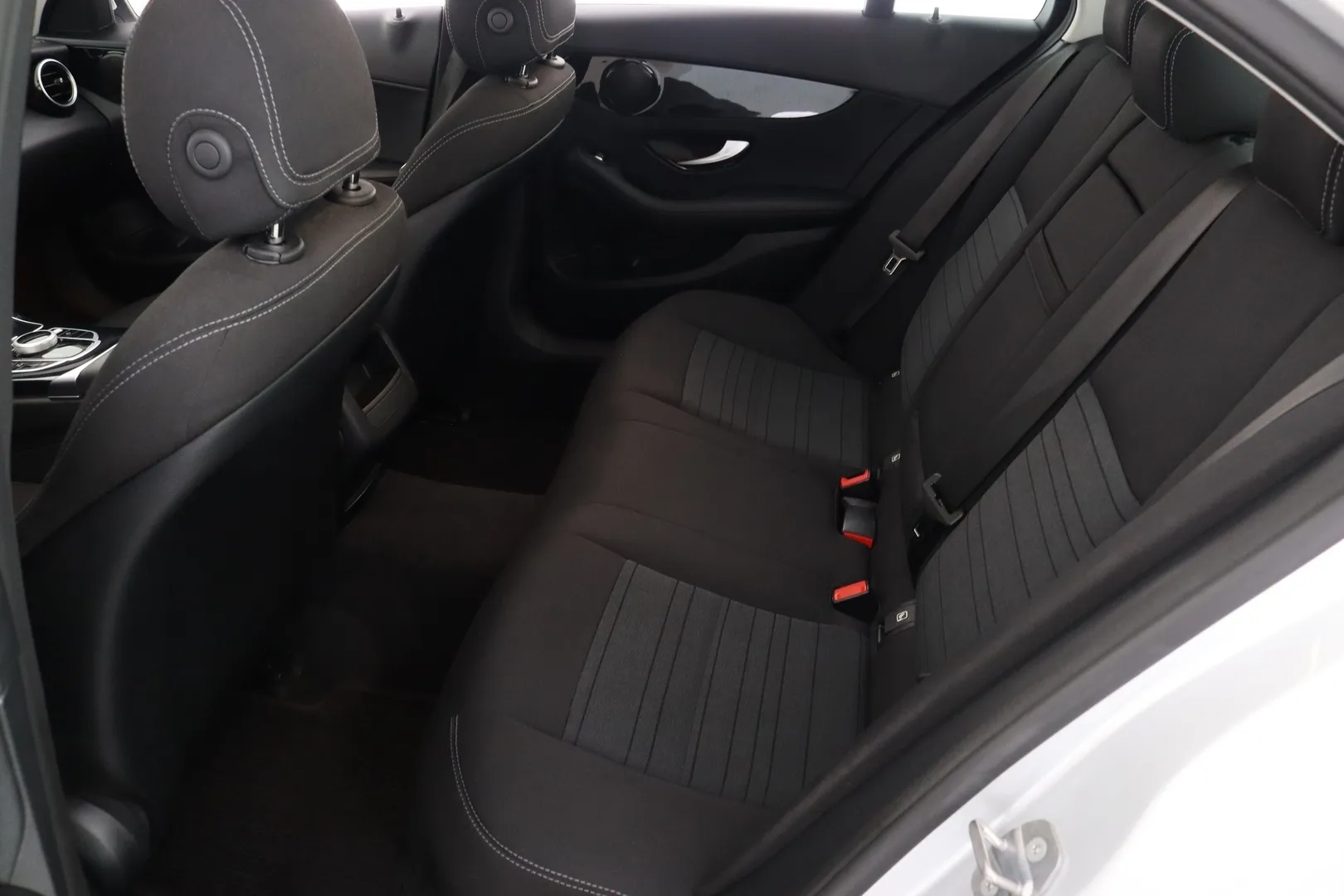 Mercedes-Benz C YJL-733 carousel image