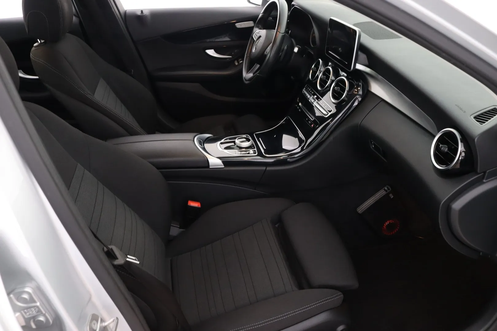 Mercedes-Benz C YJL-733 carousel image