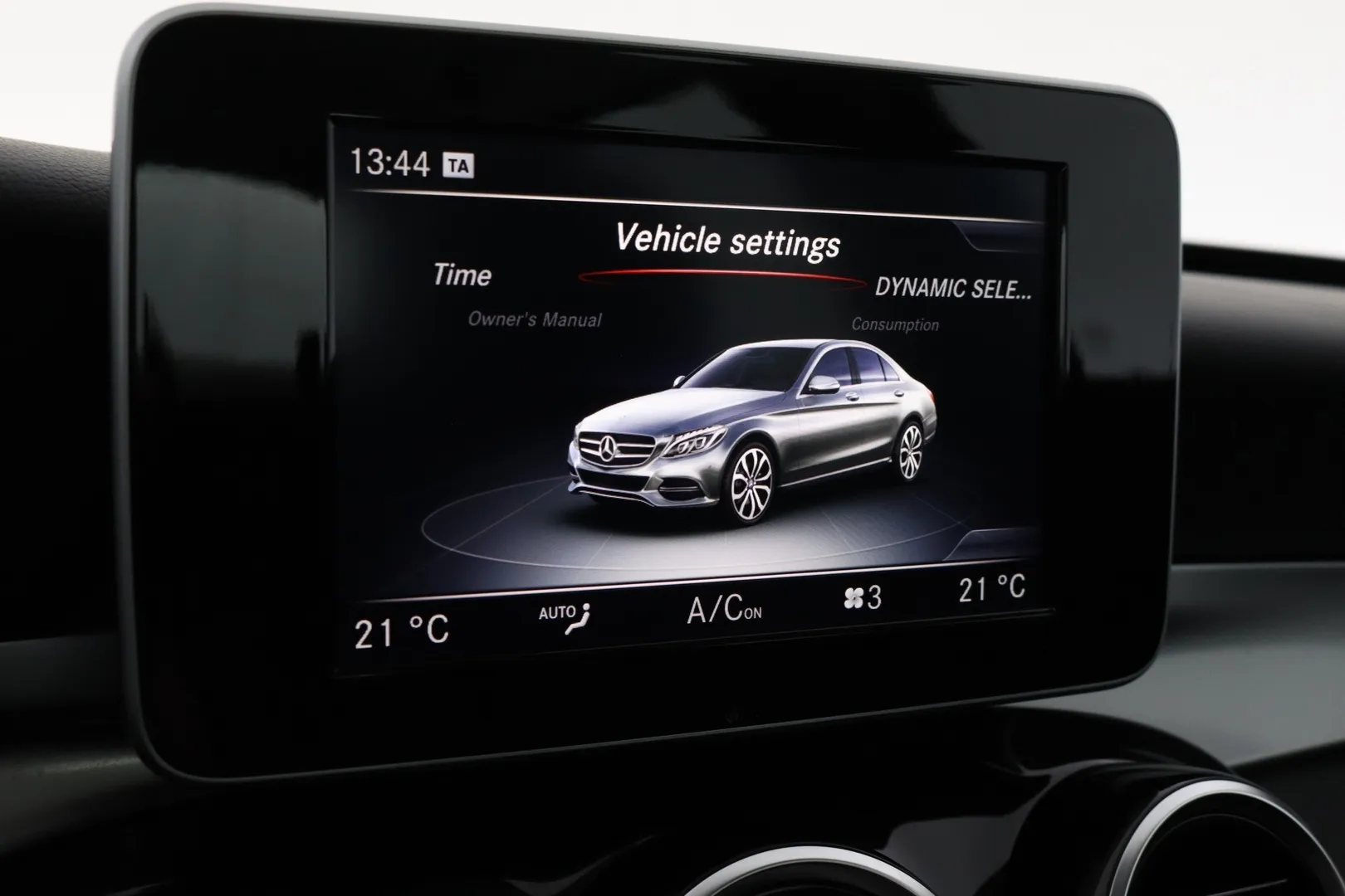 Mercedes-Benz C YJL-733 carousel image