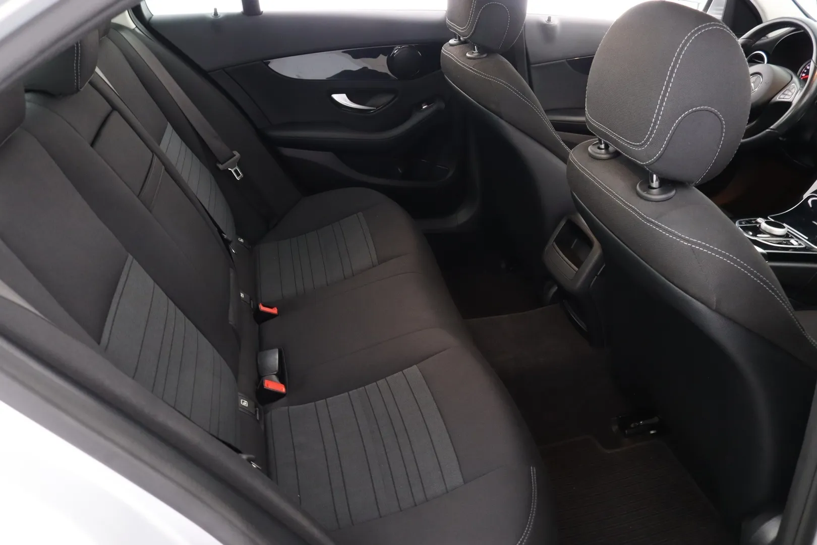 Mercedes-Benz C YJL-733 carousel image