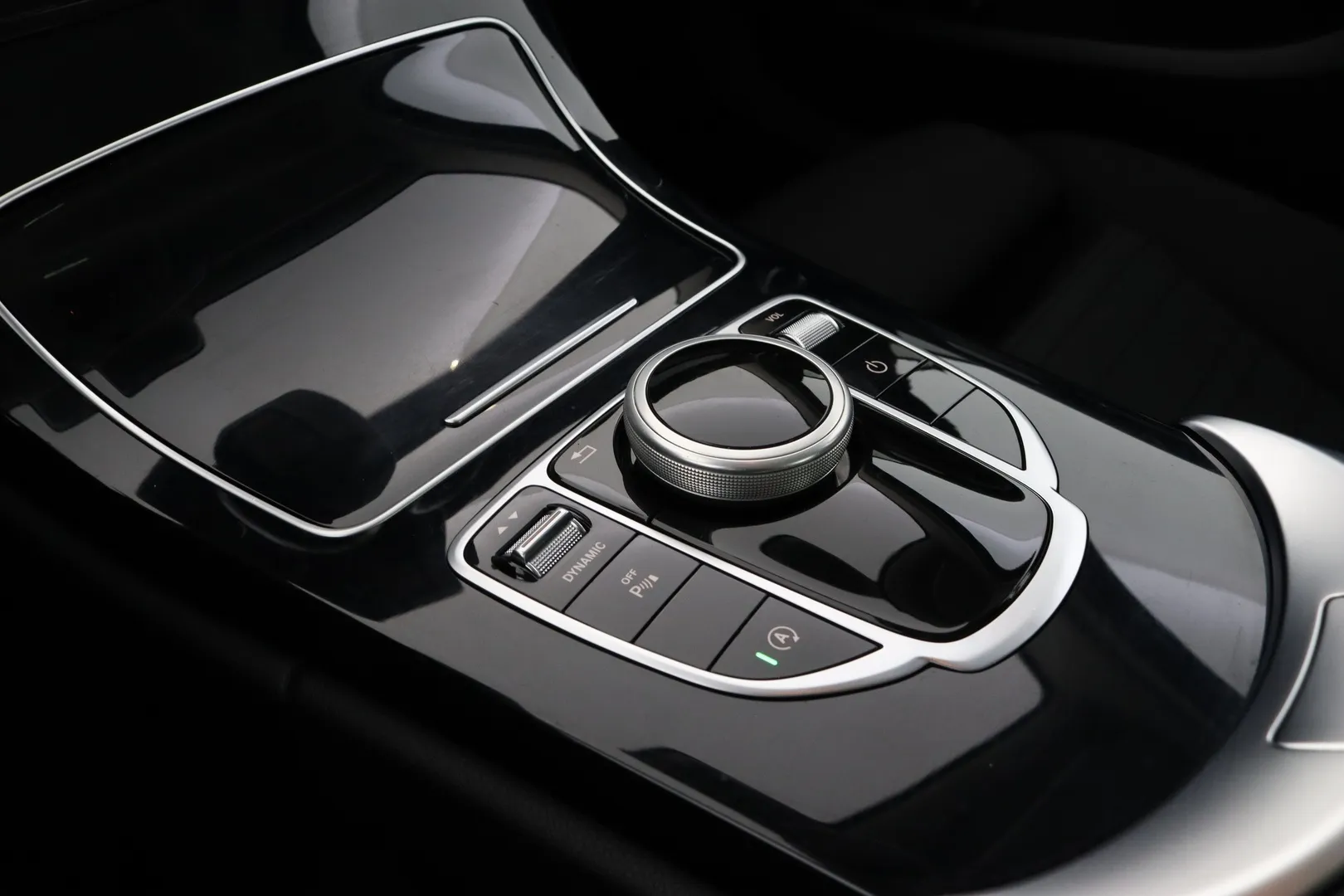 Mercedes-Benz C YJL-733 carousel image