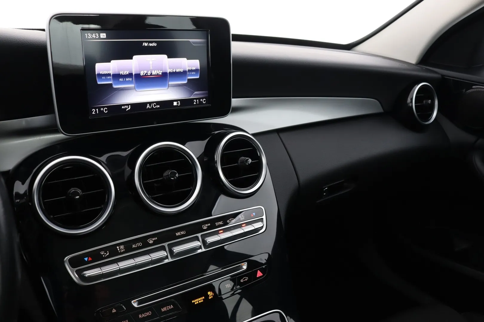 Mercedes-Benz C YJL-733 carousel image