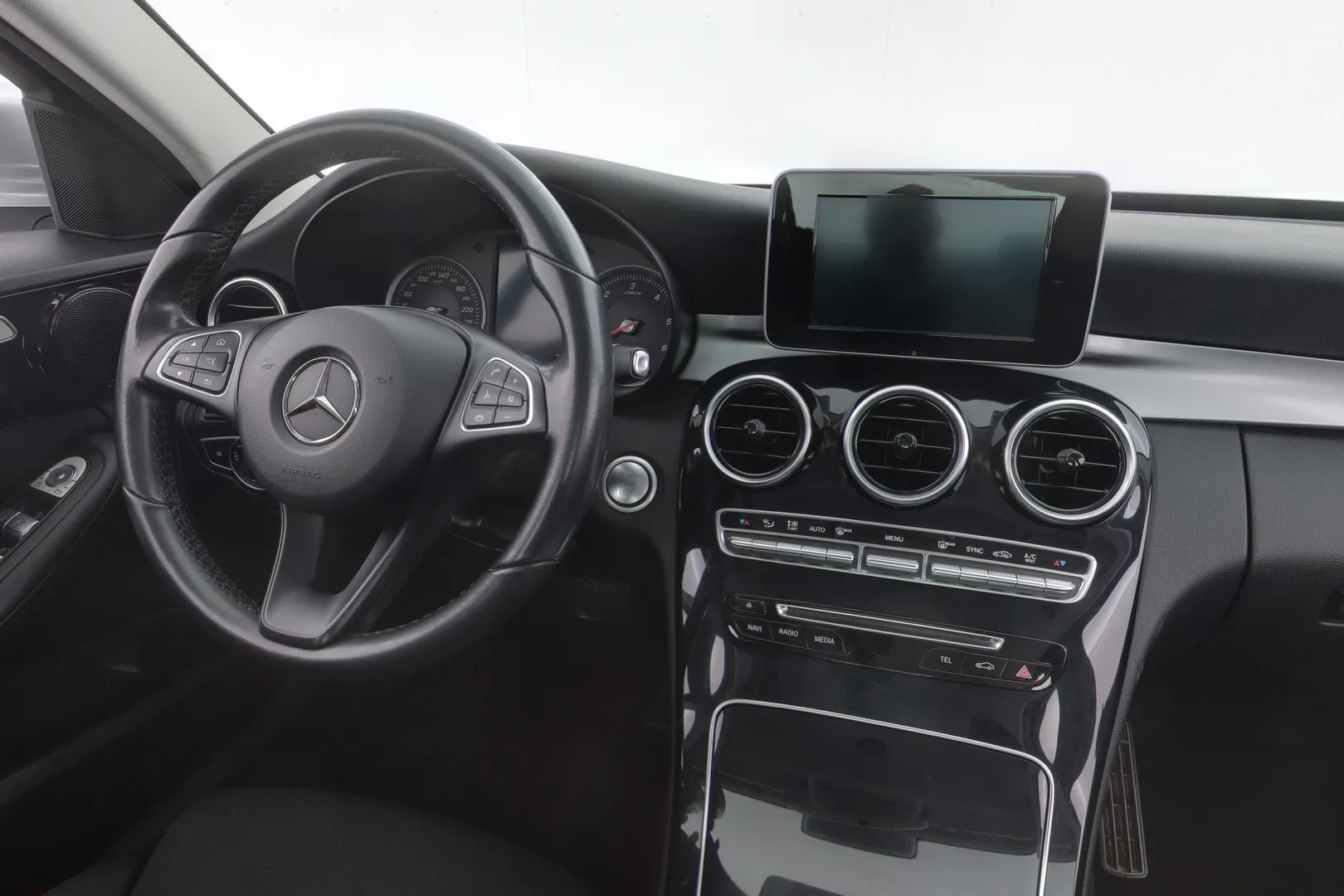 Mercedes-Benz C YJL-733 carousel image