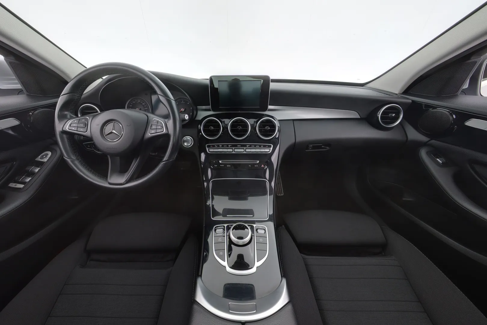 Mercedes-Benz C YJL-733 carousel image