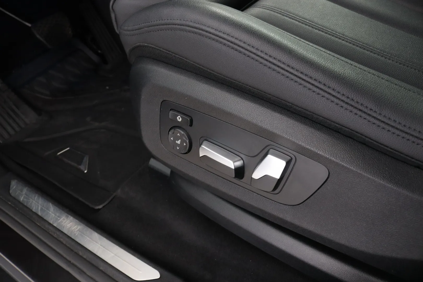 BMW X5 MYS-755 carousel image