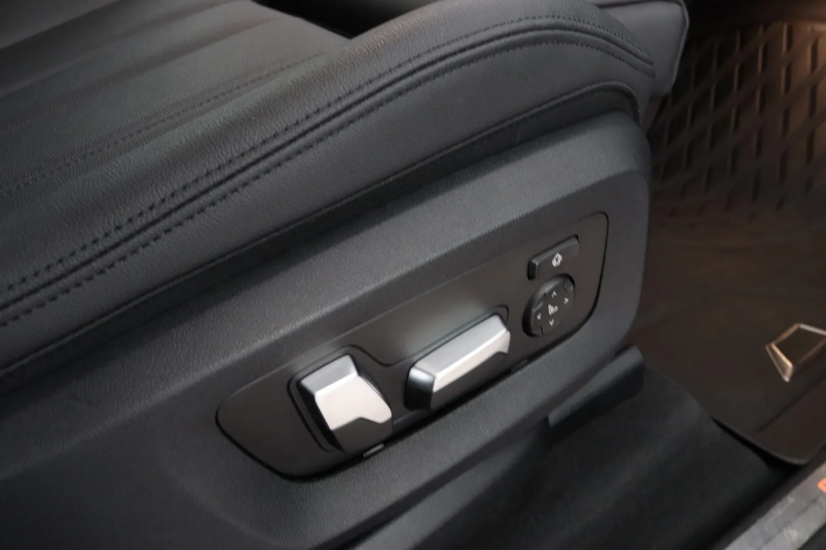 BMW X5 MYS-755 carousel image