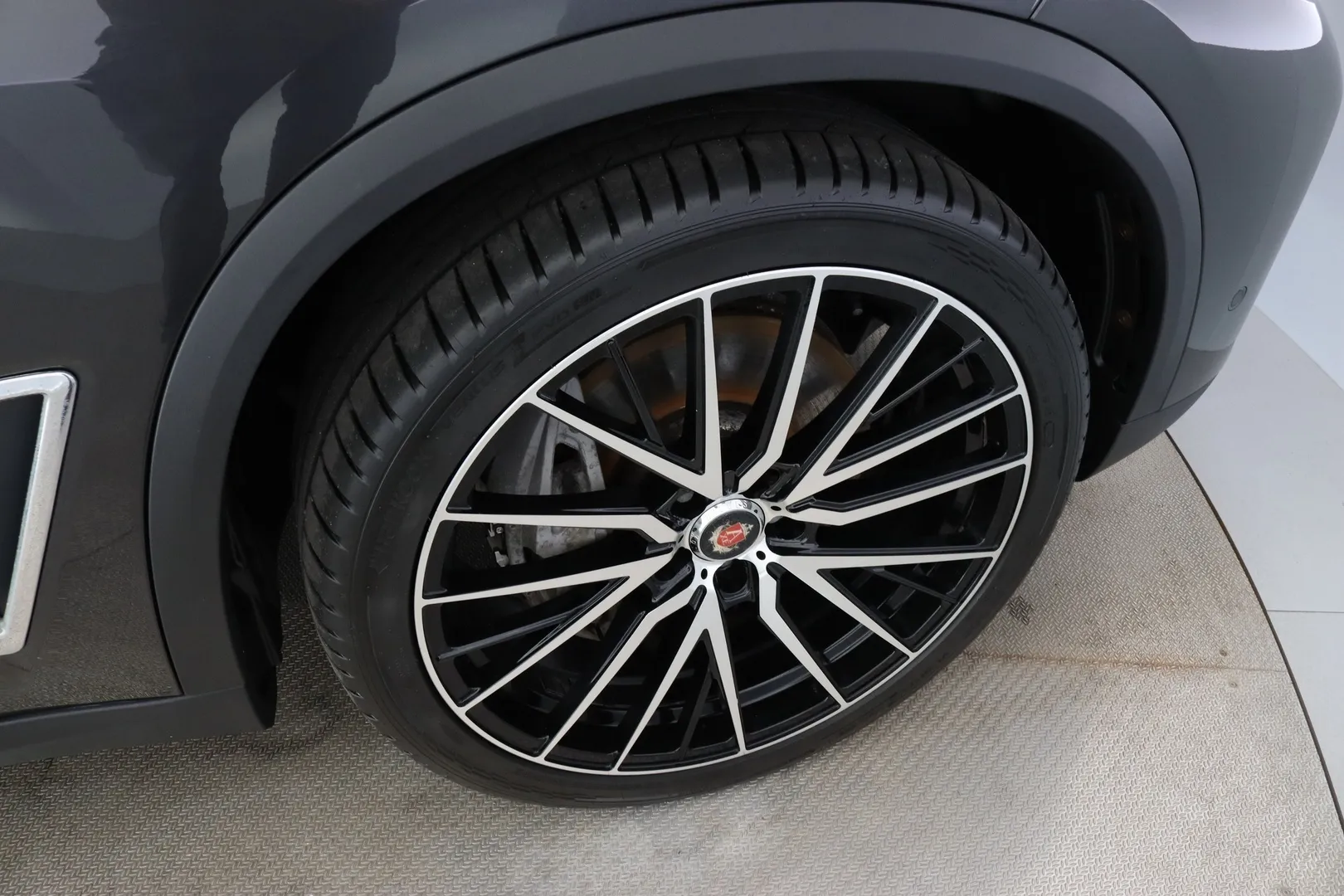 BMW X5 MYS-755 carousel image