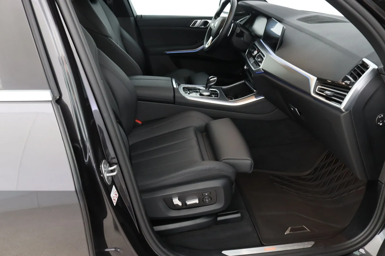 BMW X5 MYS-755 carousel image
