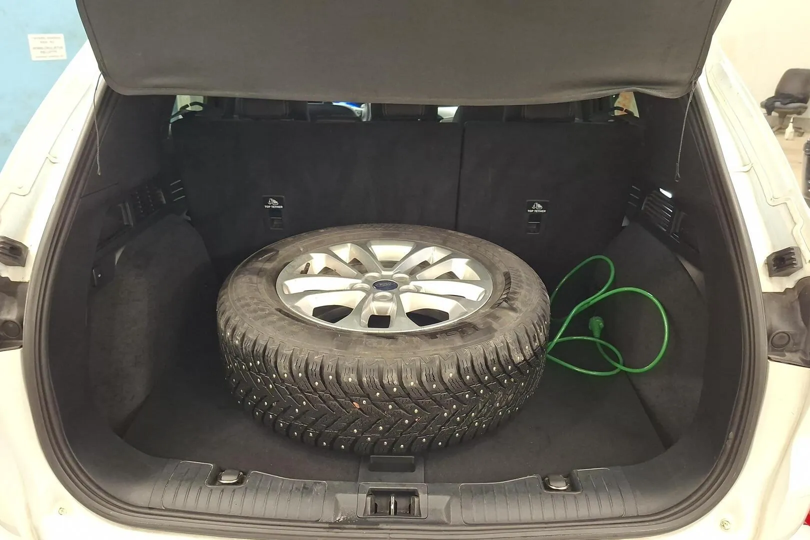 Ford Kuga MOK-208 carousel image