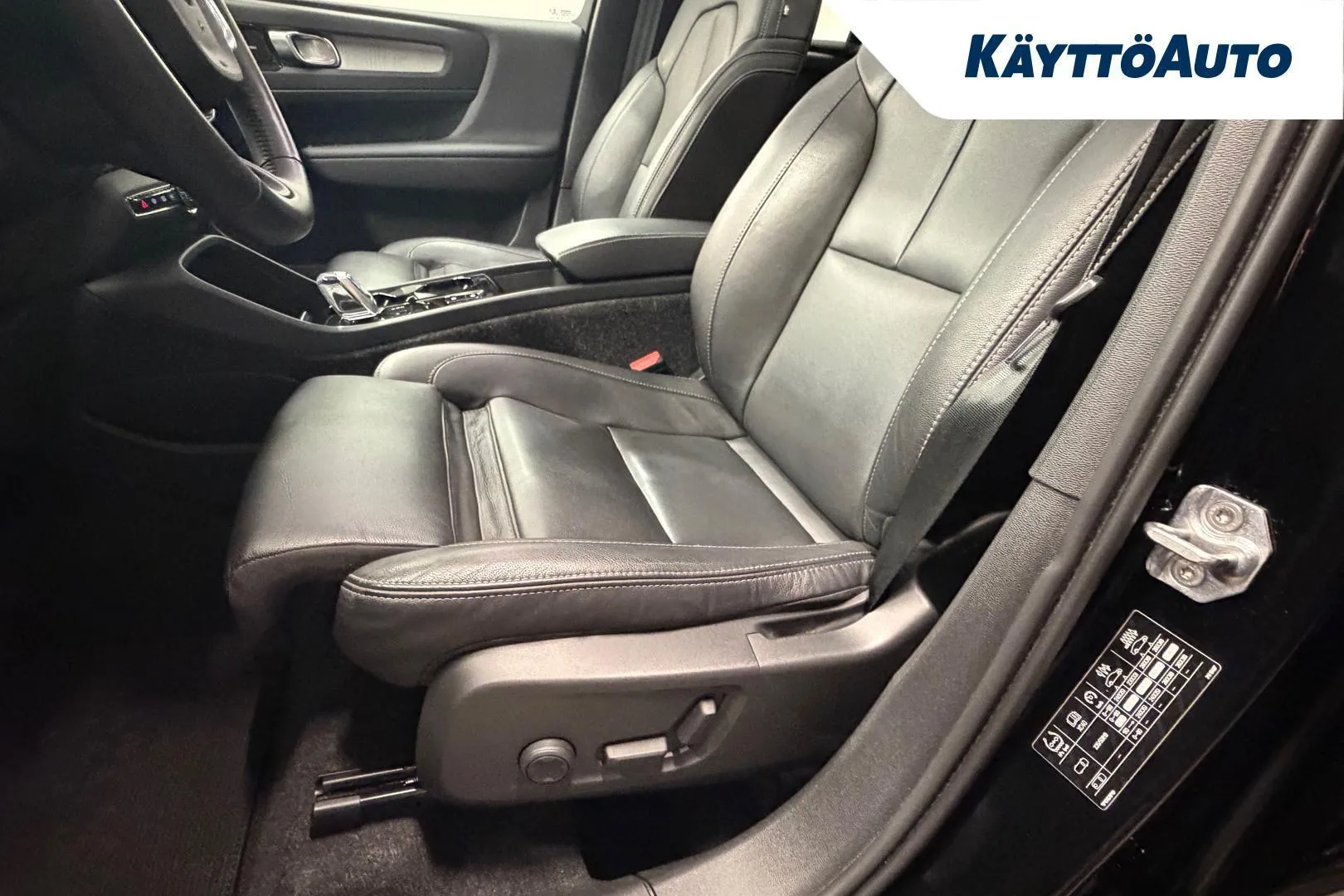 Volvo XC40 SYX-826 carousel image