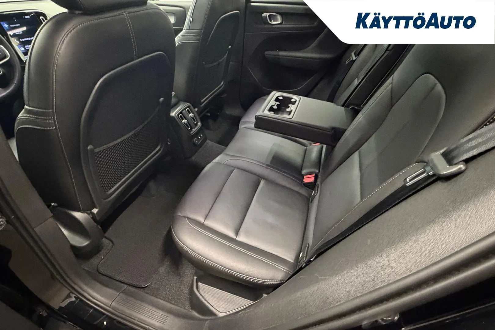 Volvo XC40 SYX-826 carousel image