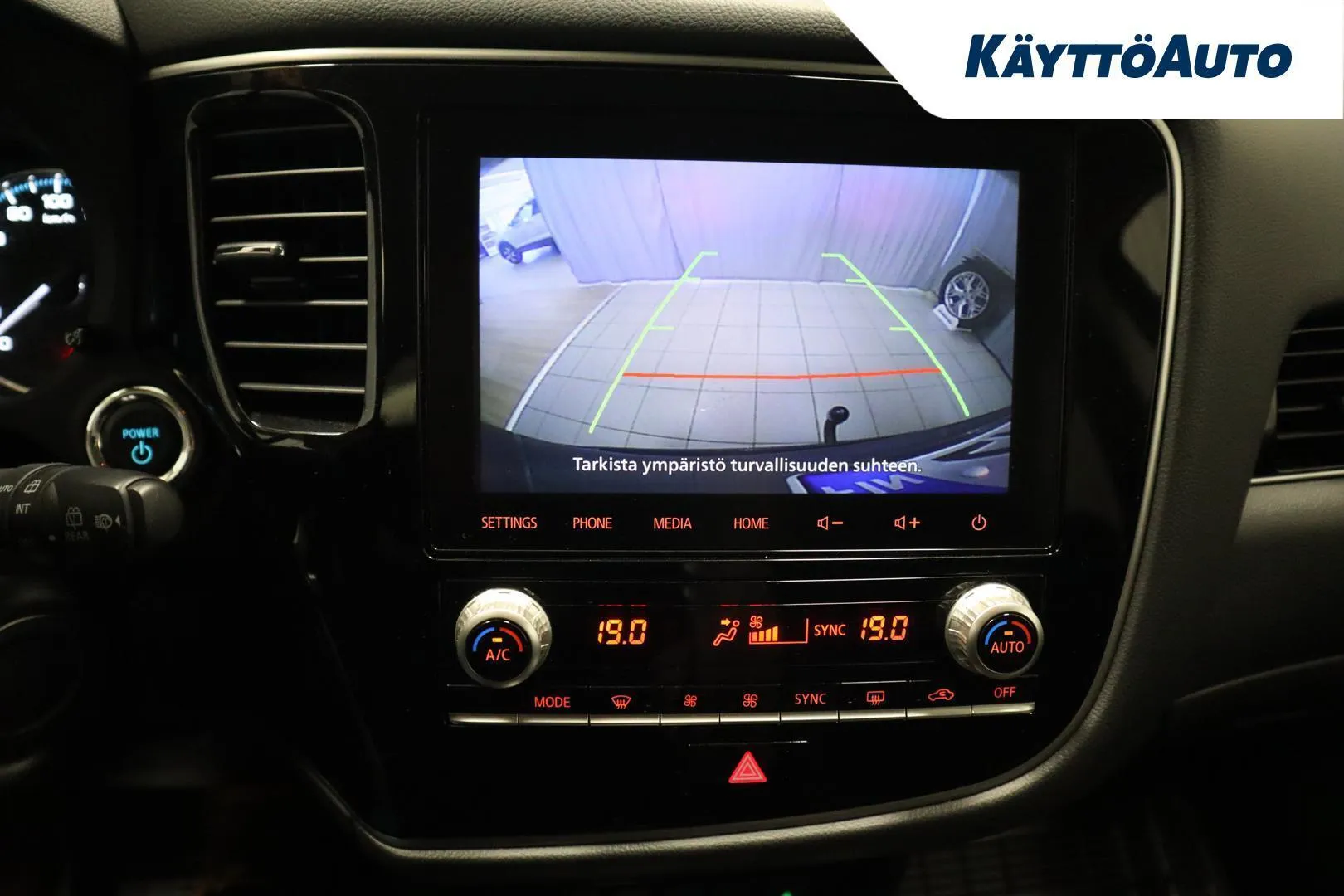 Mitsubishi Outlander PHEV ZMU-521 carousel image