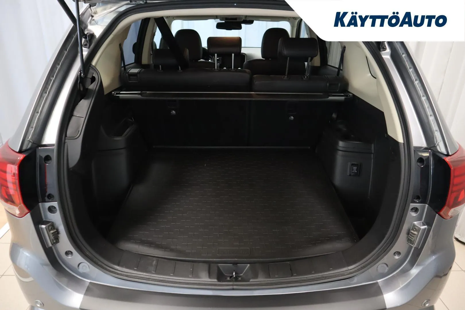 Mitsubishi Outlander PHEV ZMU-521 carousel image