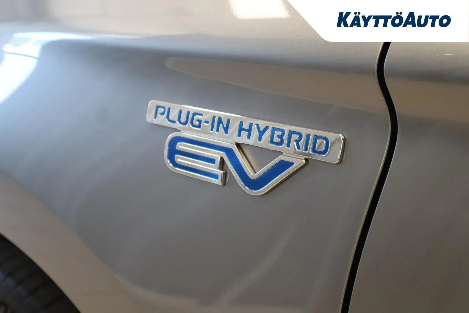Mitsubishi Outlander PHEV ZMU-521 carousel image
