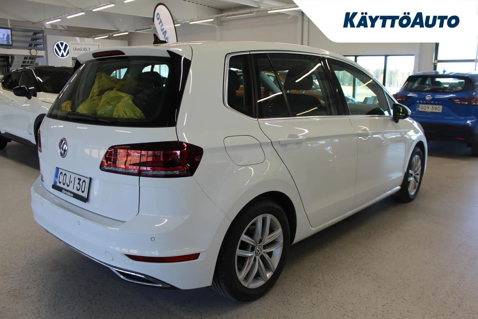 Volkswagen Golf Sportsvan COJ-130 carousel image