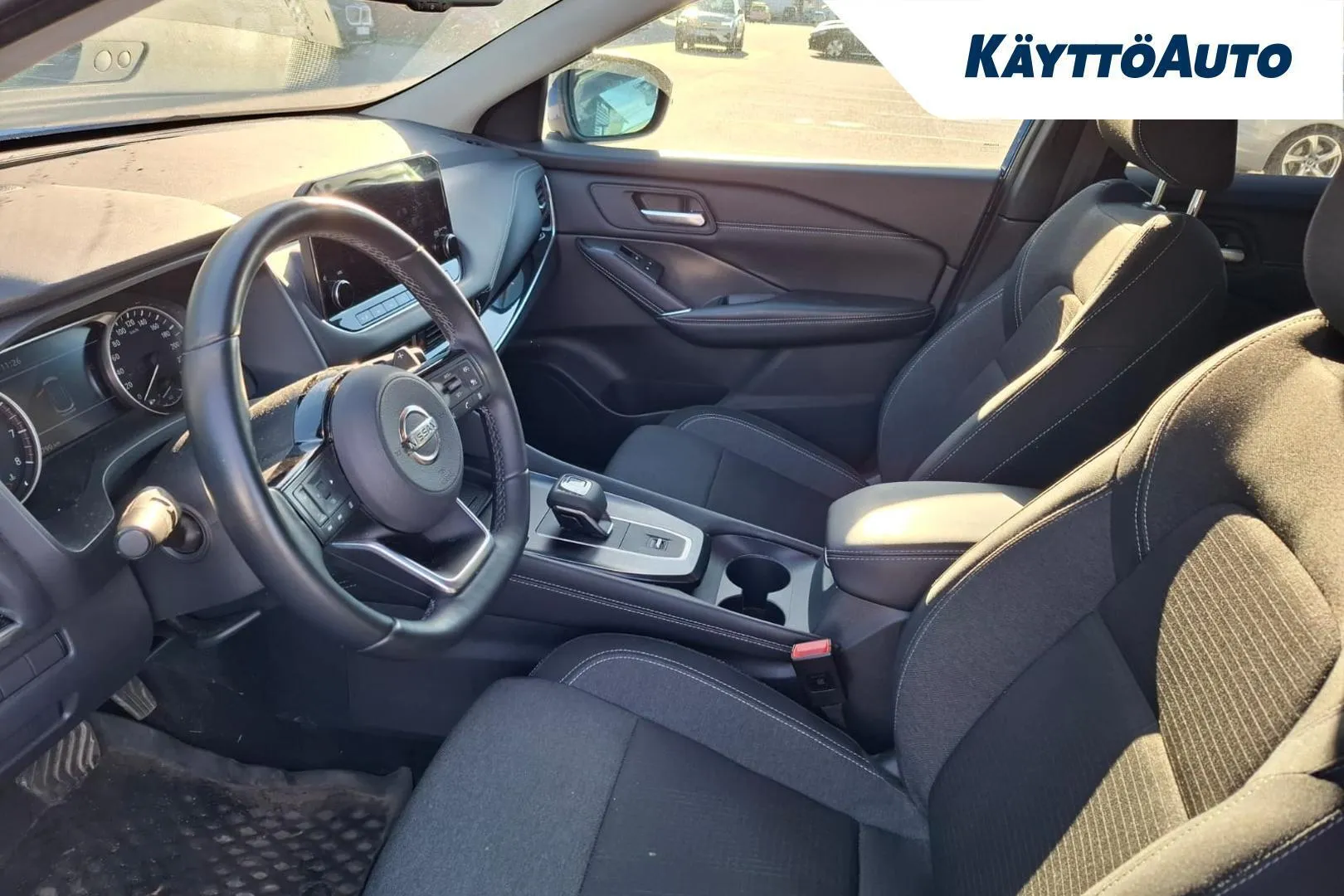 Nissan Qashqai SOU-281 carousel image