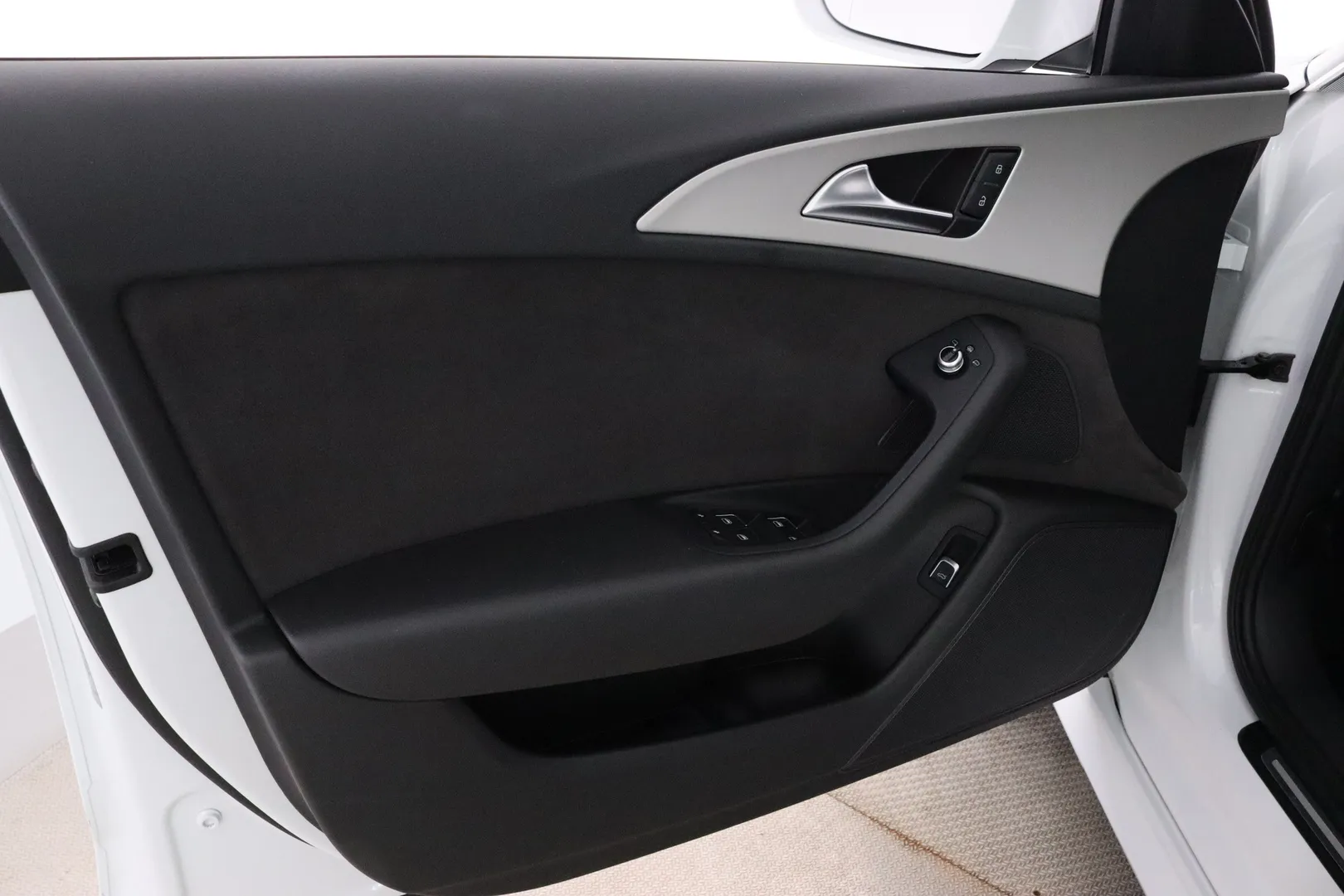 Audi A6 VZL-561 carousel image