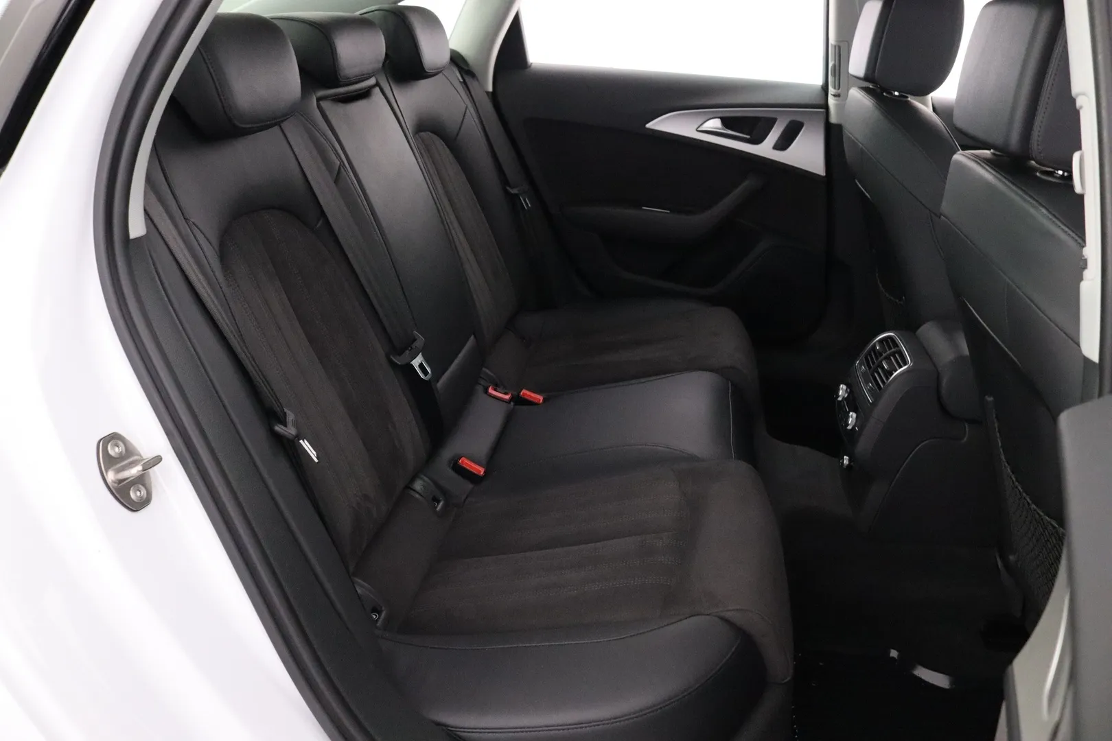 Audi A6 VZL-561 carousel image