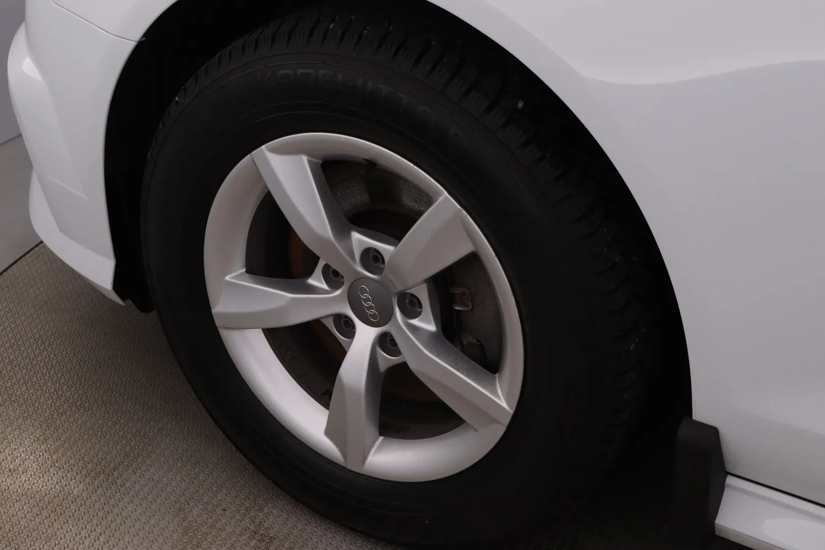 Audi A6 VZL-561 carousel image