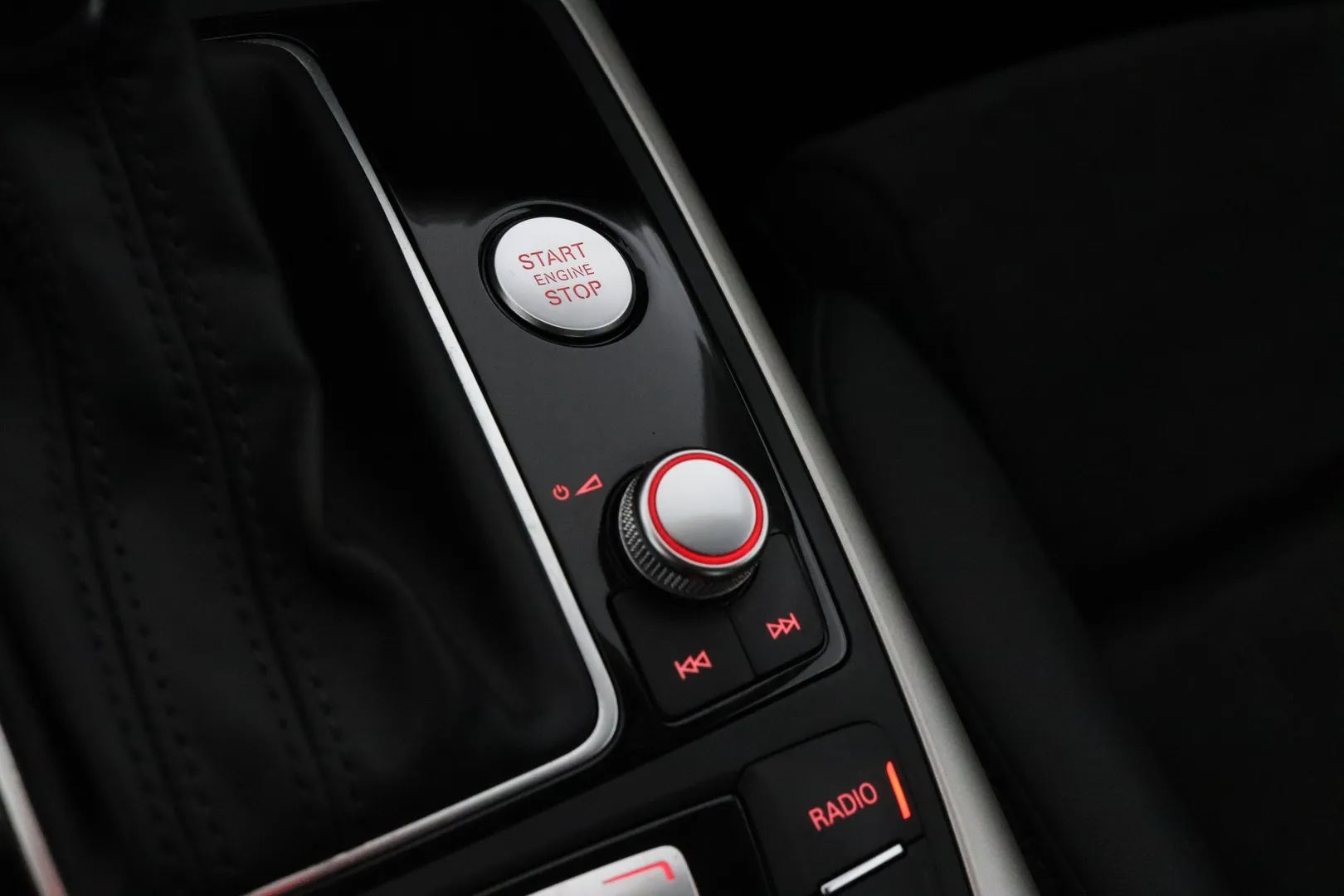 Audi A6 VZL-561 carousel image