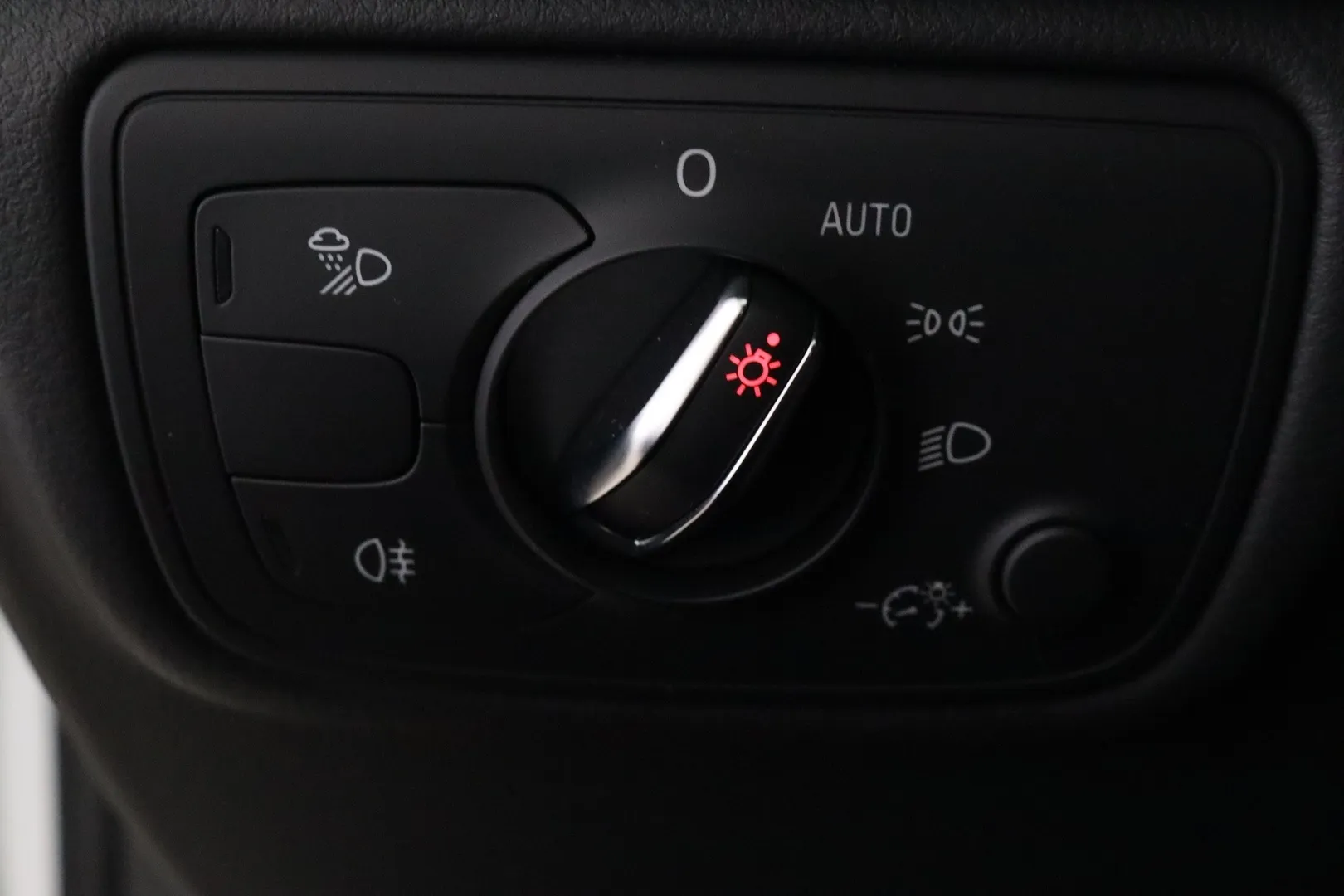 Audi A6 VZL-561 carousel image