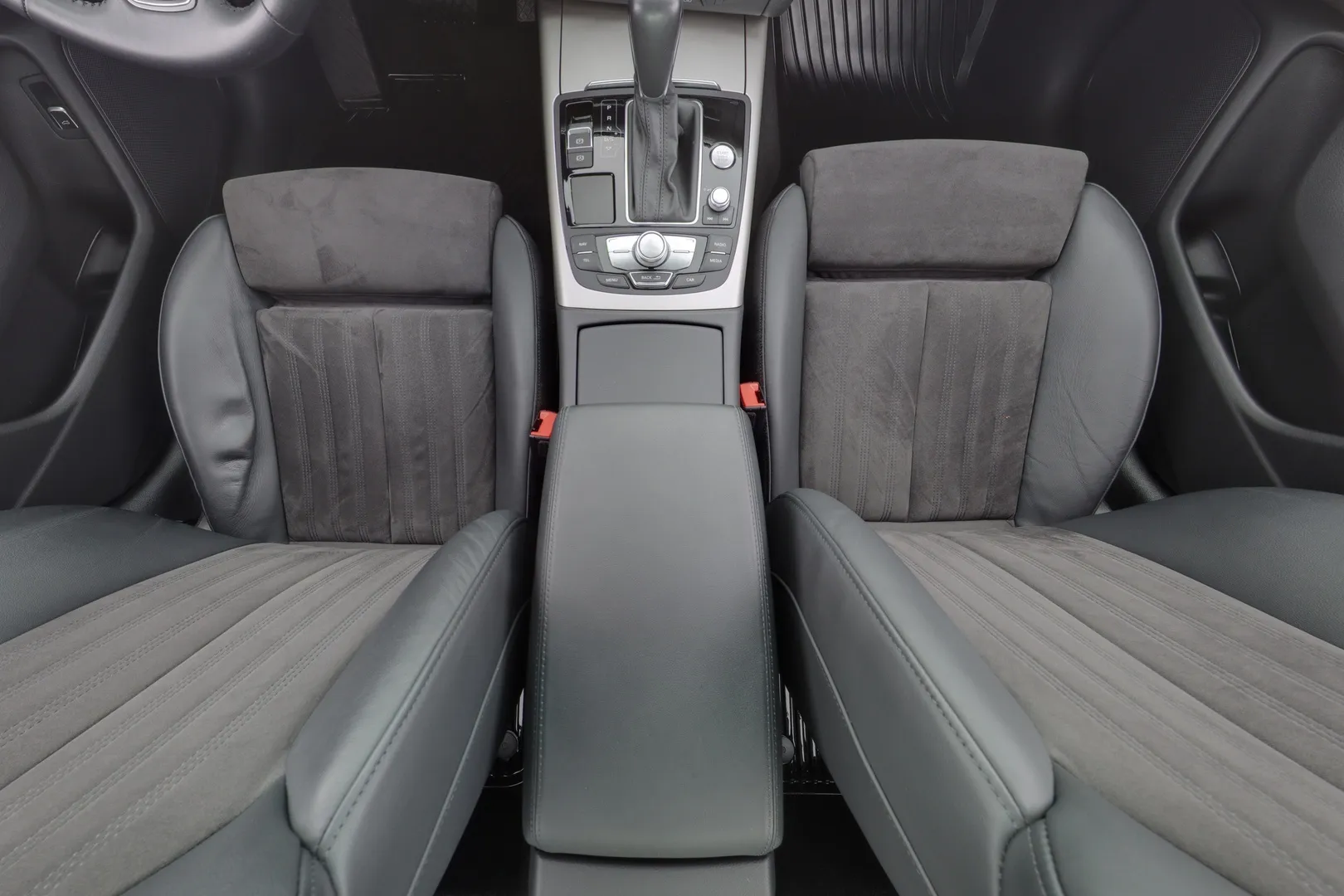 Audi A6 VZL-561 carousel image