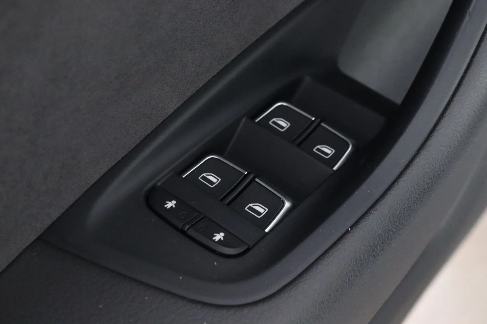 Audi A6 VZL-561 carousel image