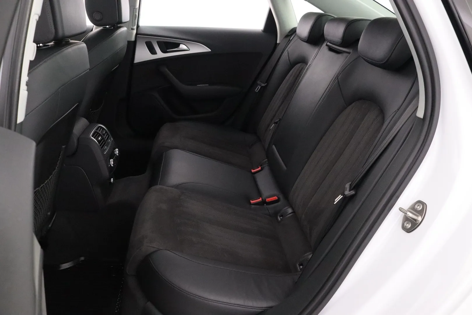 Audi A6 VZL-561 carousel image