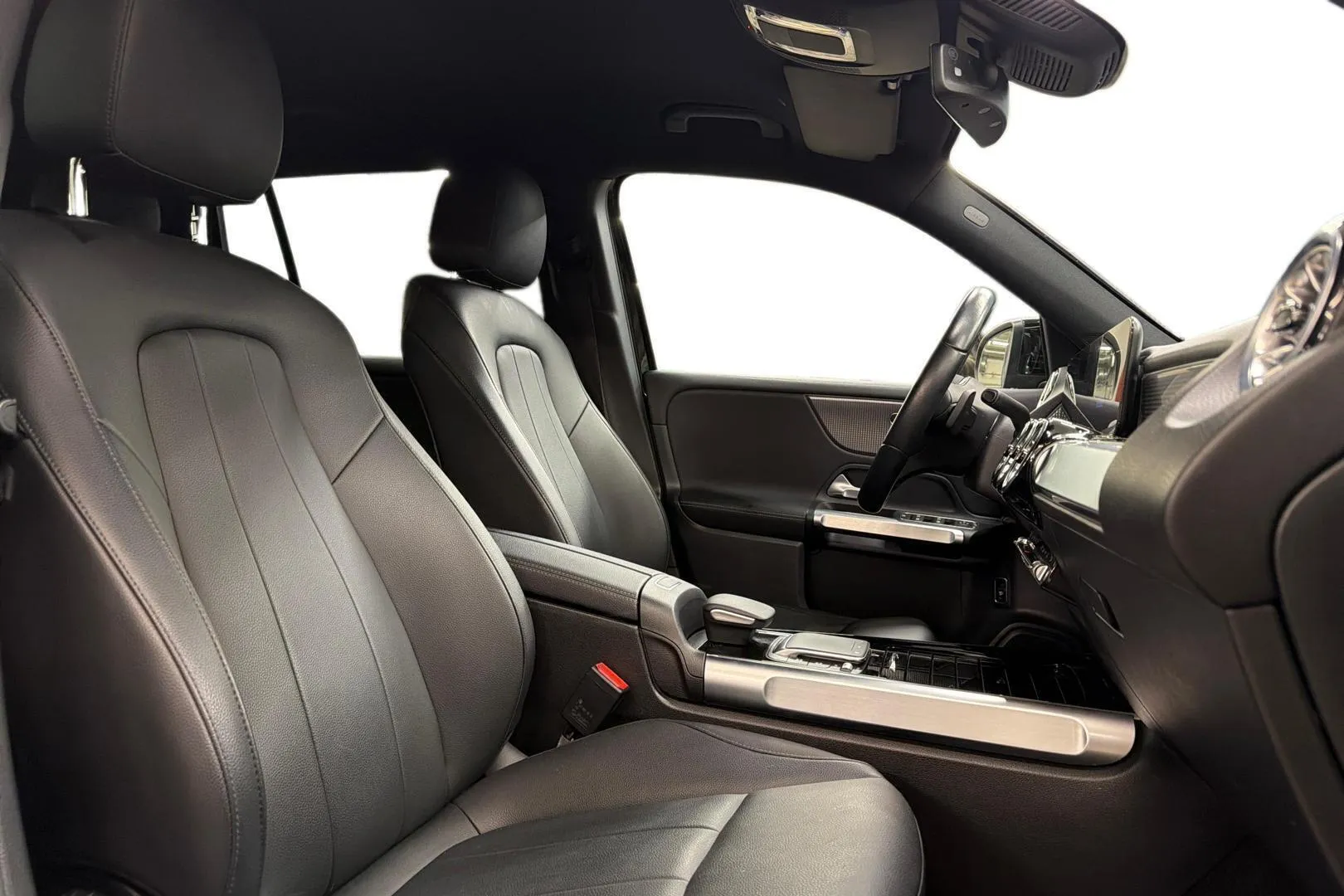 Mercedes-Benz EQB SOT-755 carousel image