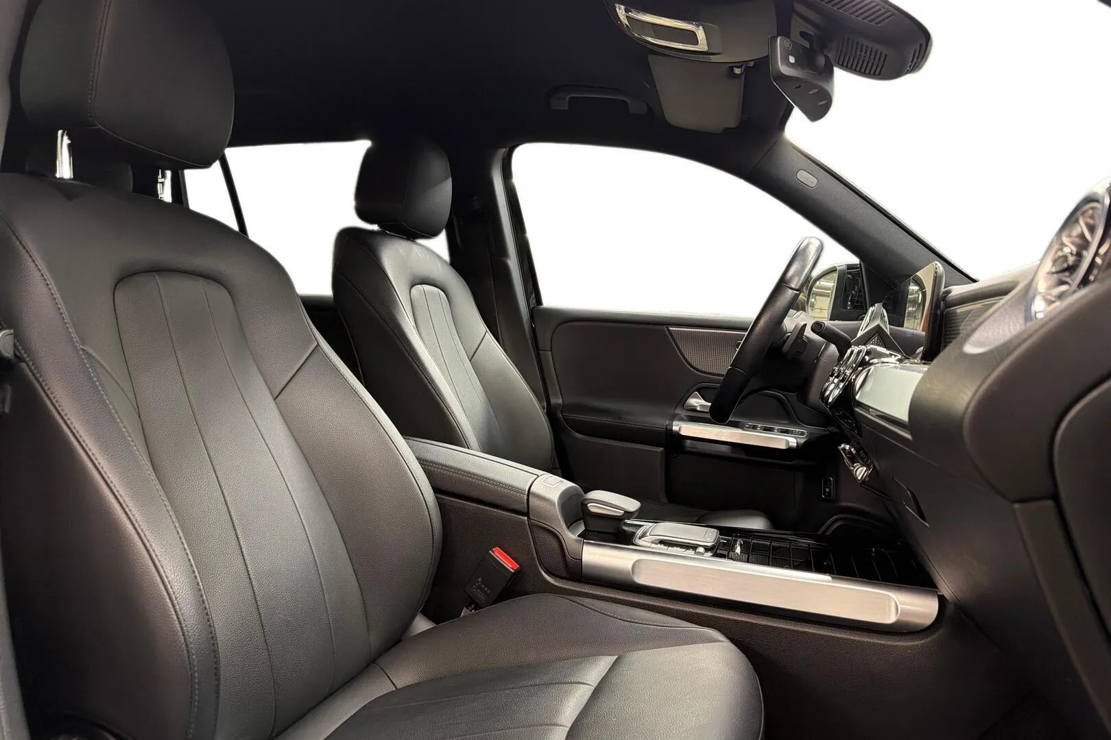 Mercedes-Benz EQB SOT-755 carousel image
