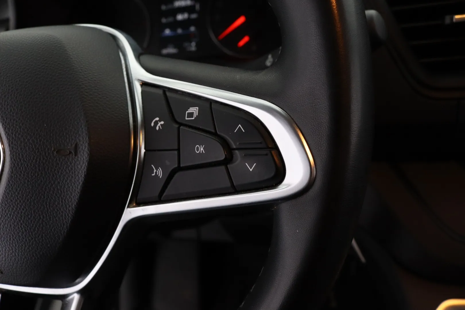 Renault Trafic JML-843 carousel image