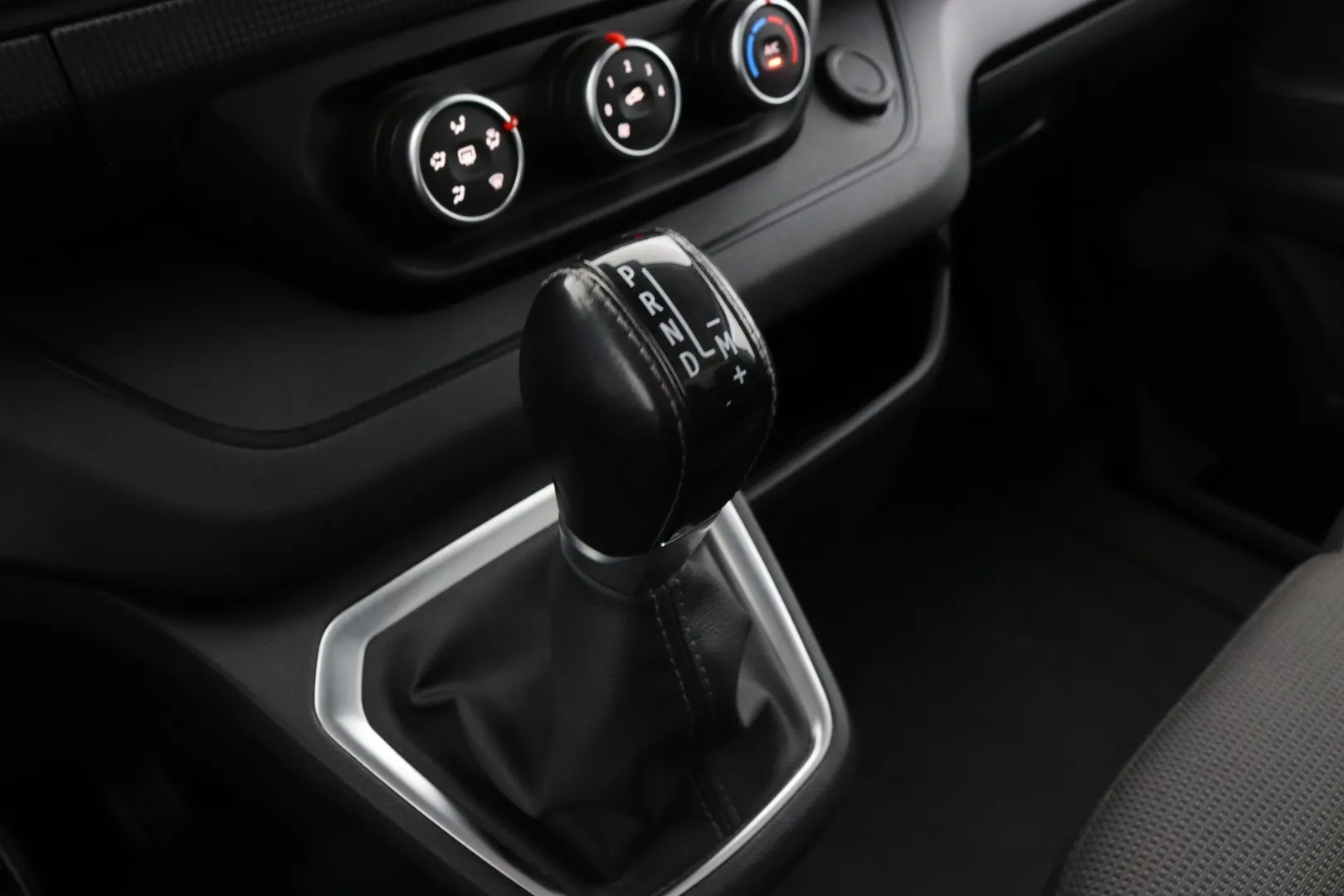 Renault Trafic JML-843 carousel image