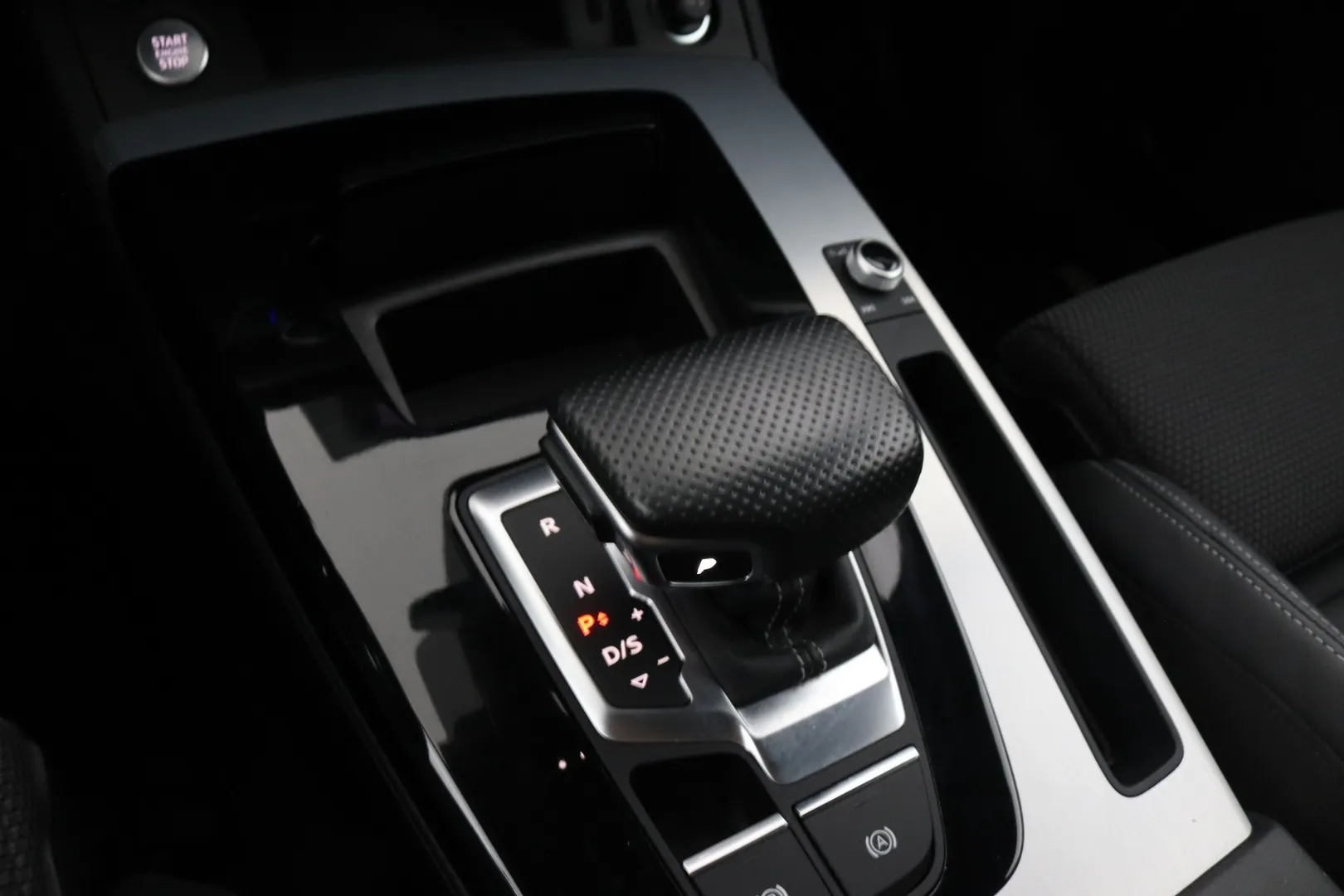 Audi Q5 YXM-335 carousel image