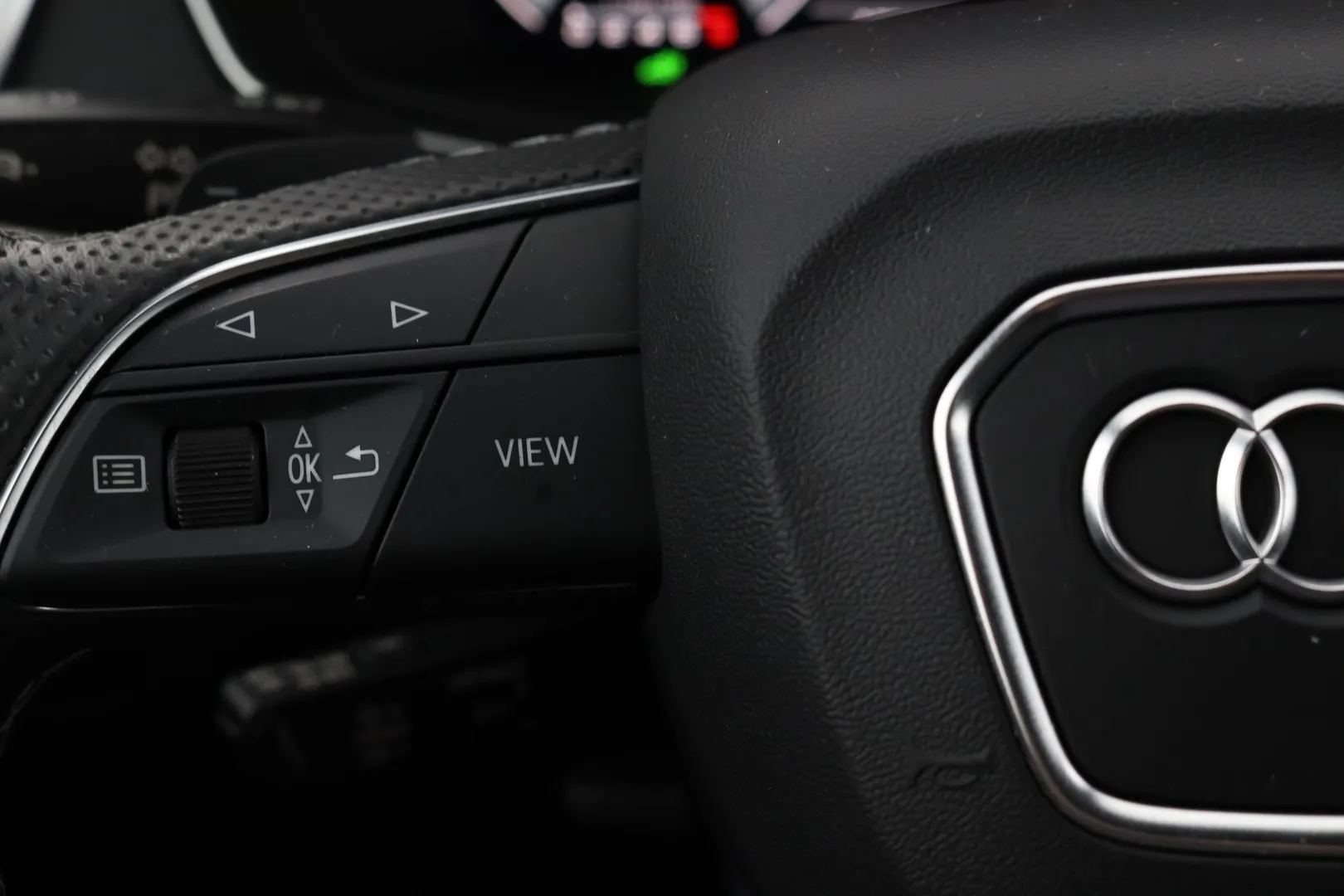 Audi Q5 YXM-335 carousel image