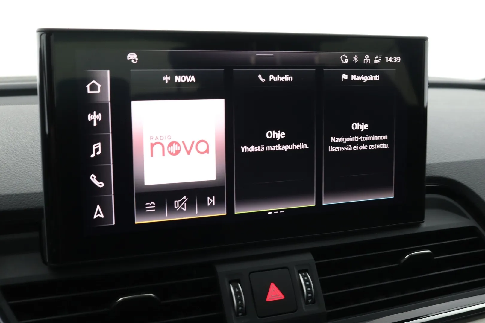 Audi Q5 YXM-335 carousel image