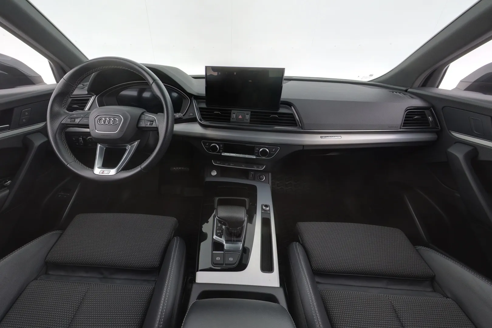 Audi Q5 YXM-335 carousel image
