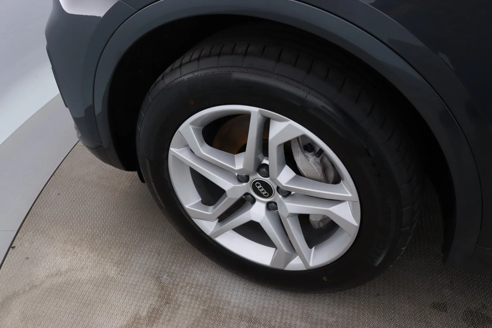 Audi Q5 YXM-335 carousel image