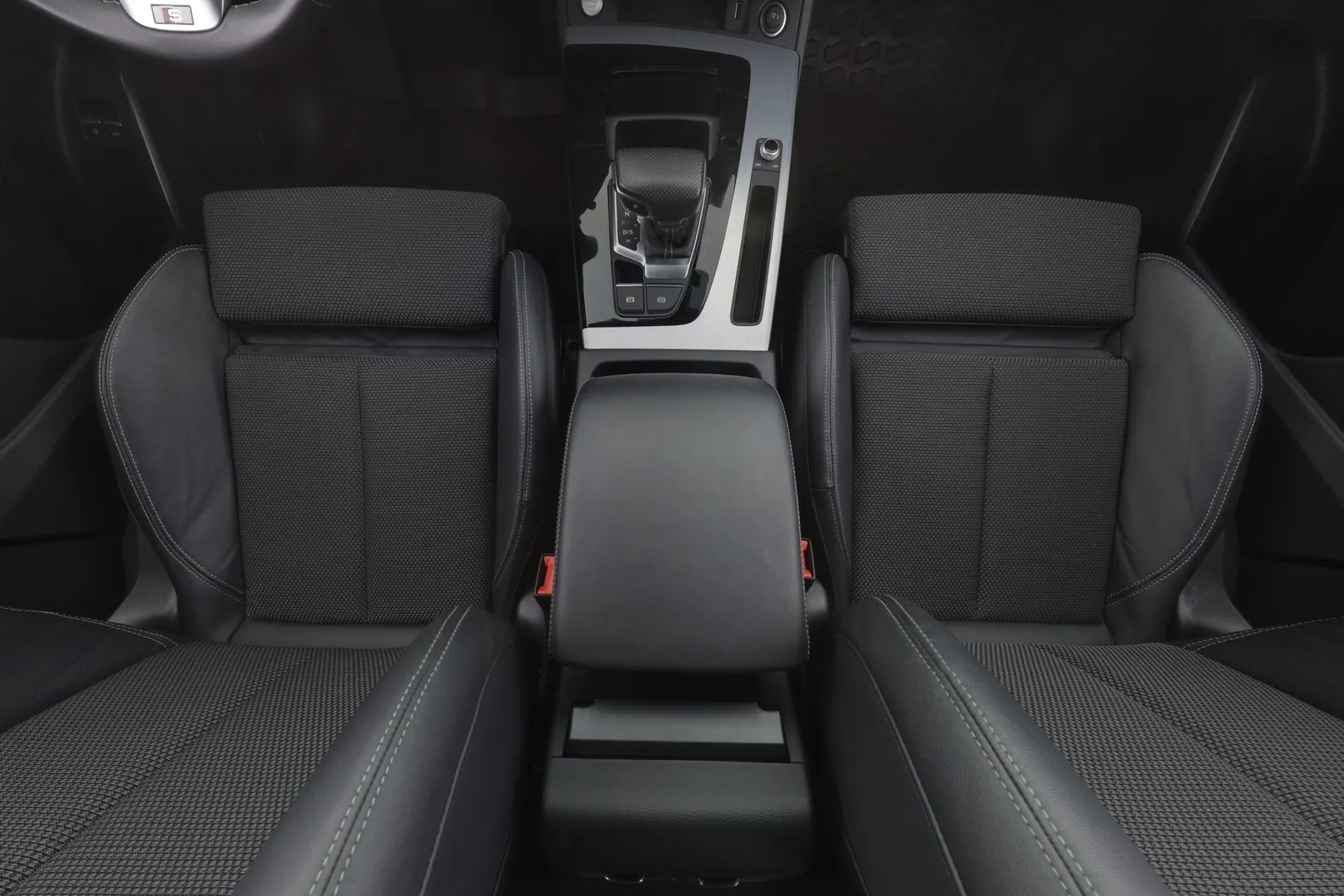 Audi Q5 YXM-335 carousel image
