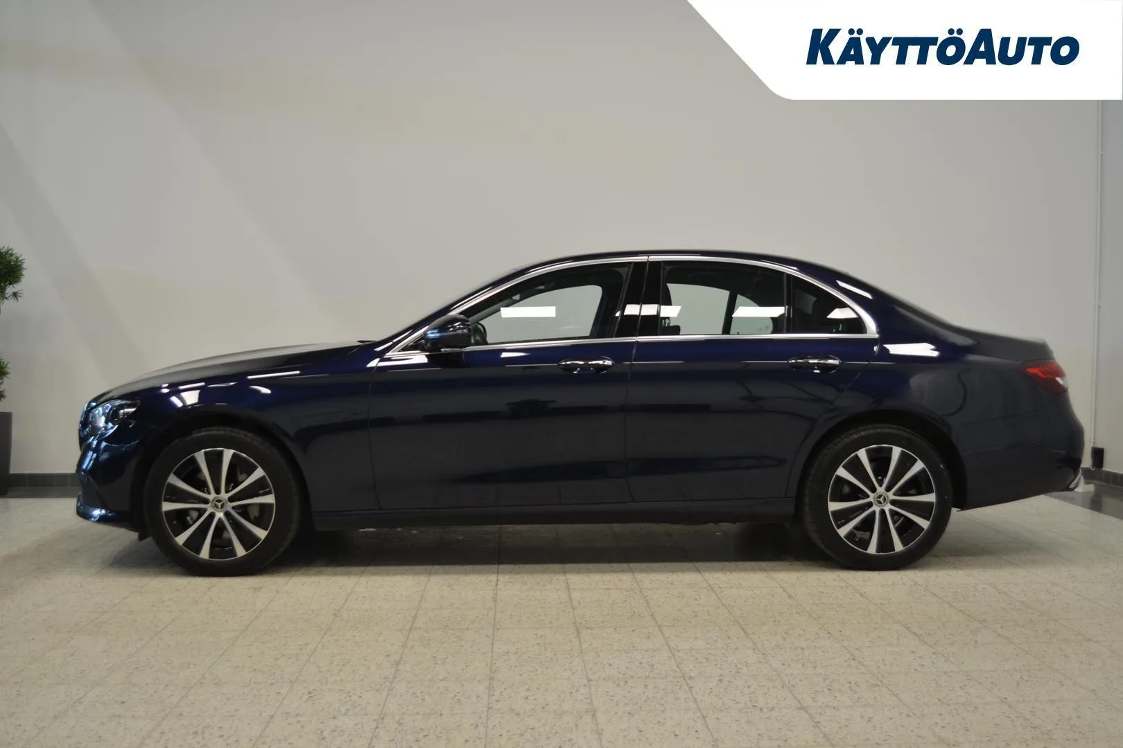 Mercedes-Benz E KUX-513 carousel image