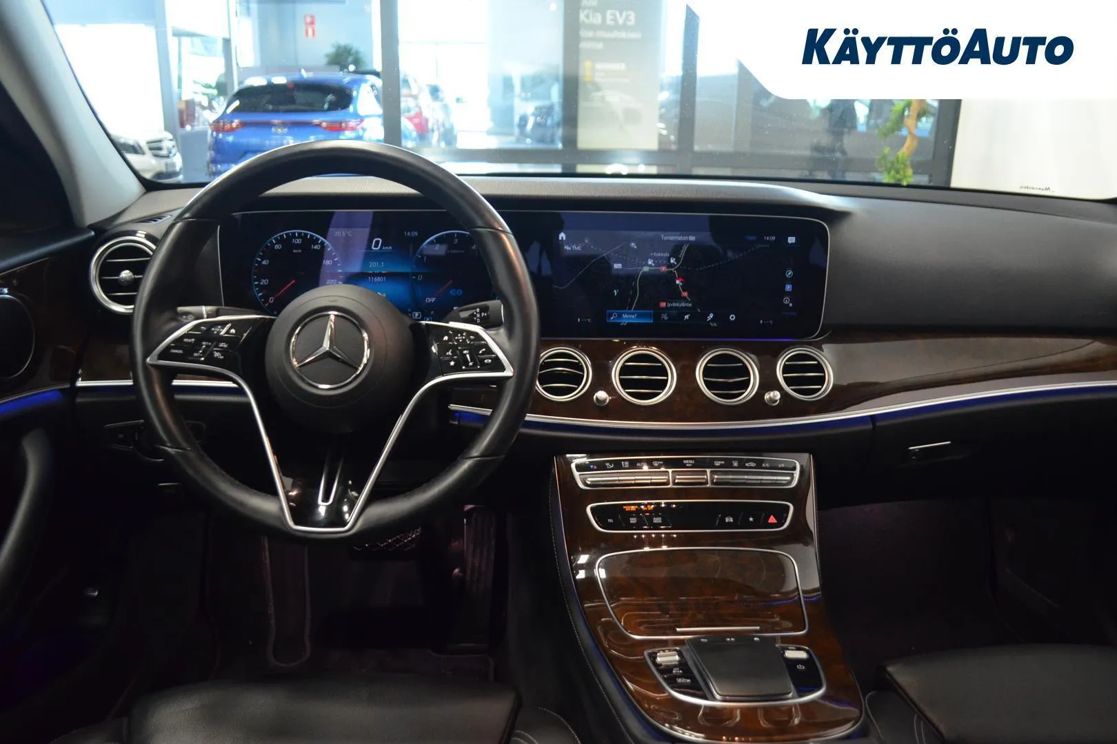 Mercedes-Benz E KUX-513 carousel image