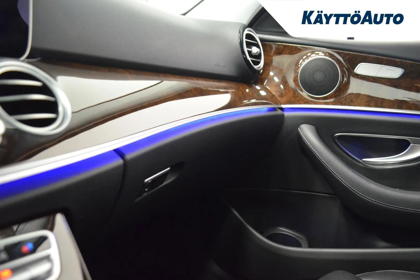 Mercedes-Benz E KUX-513 carousel image
