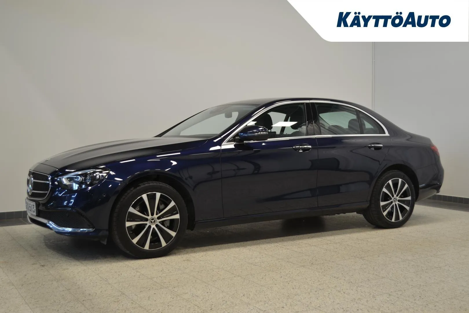 Mercedes-Benz E KUX-513 carousel image