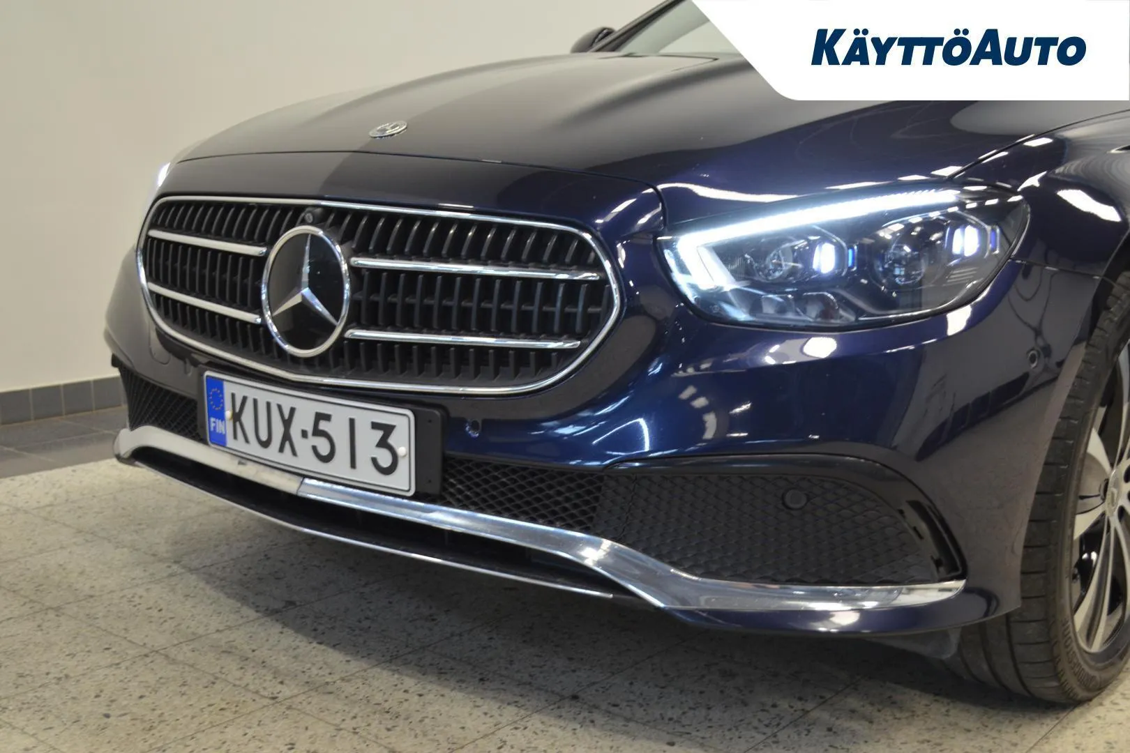 Mercedes-Benz E KUX-513 carousel image