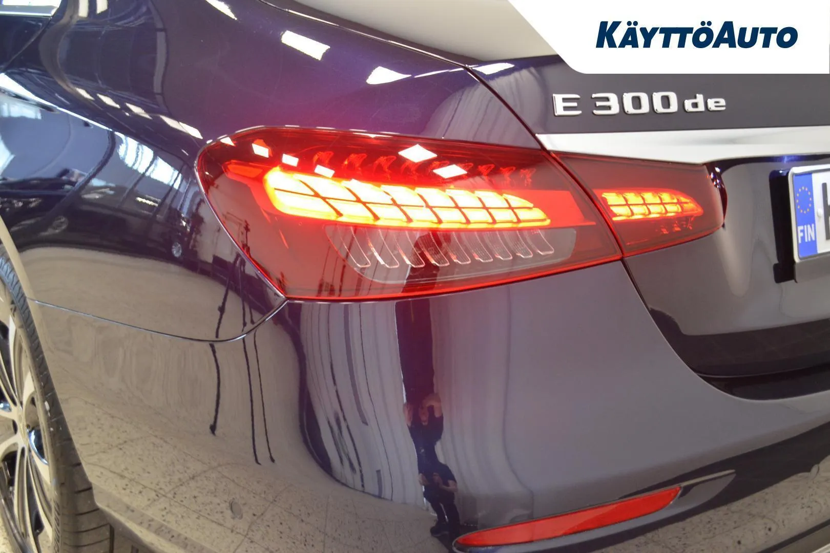 Mercedes-Benz E KUX-513 carousel image