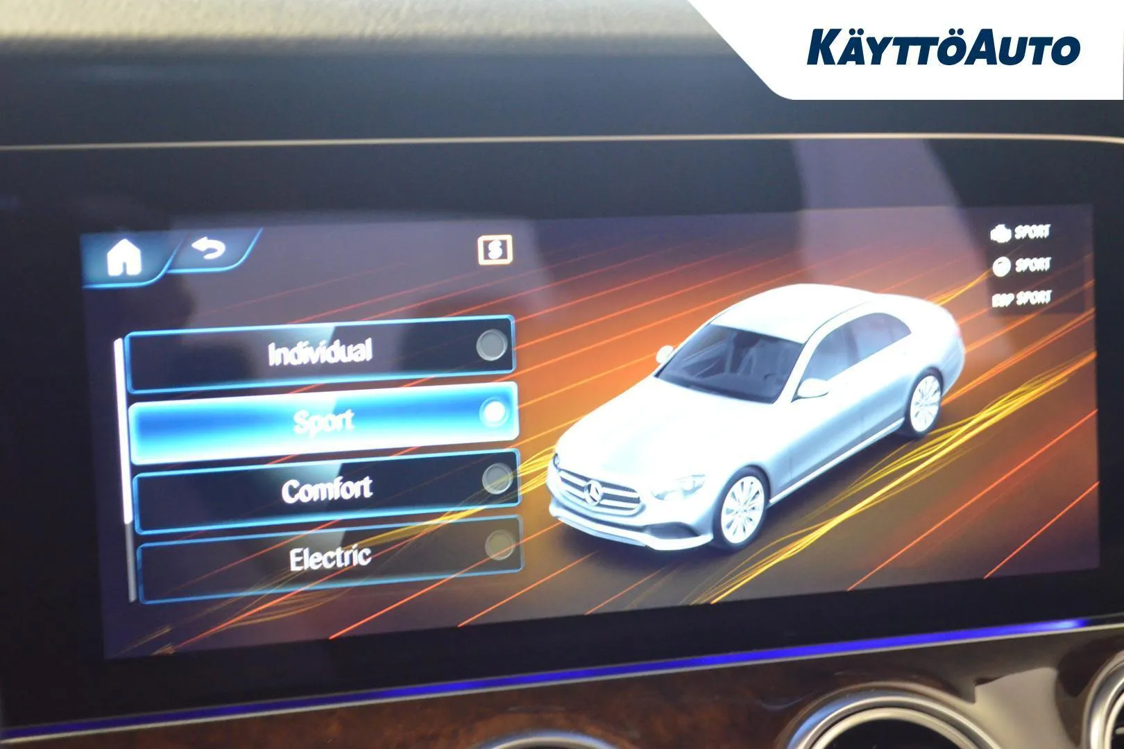 Mercedes-Benz E KUX-513 carousel image