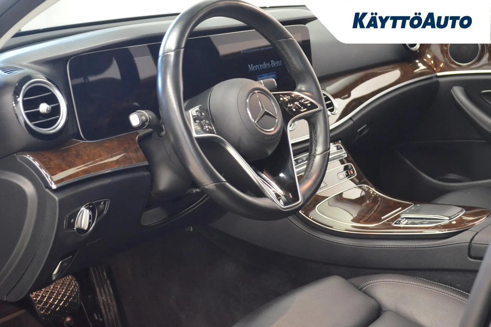 Mercedes-Benz E KUX-513 carousel image