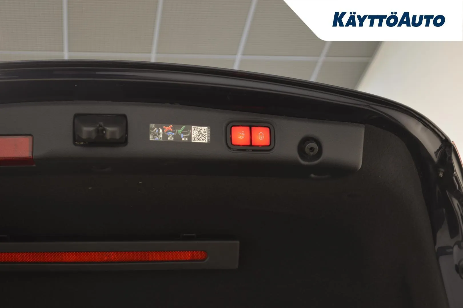 Mercedes-Benz E KUX-513 carousel image
