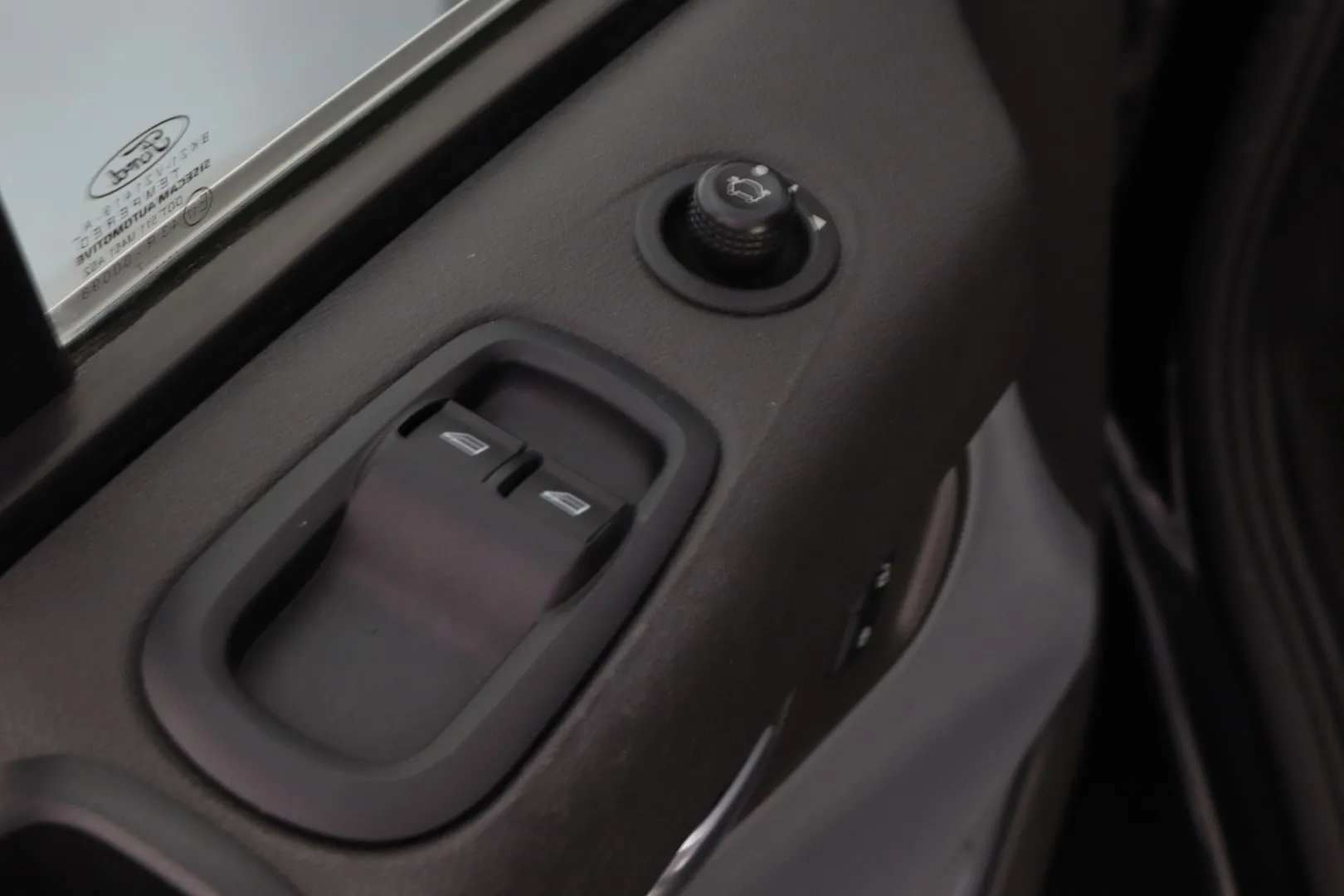 Ford TRANSIT CUSTOM GMM-409 carousel image